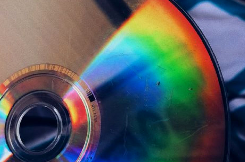 Rainbow diffraction on a CD surface