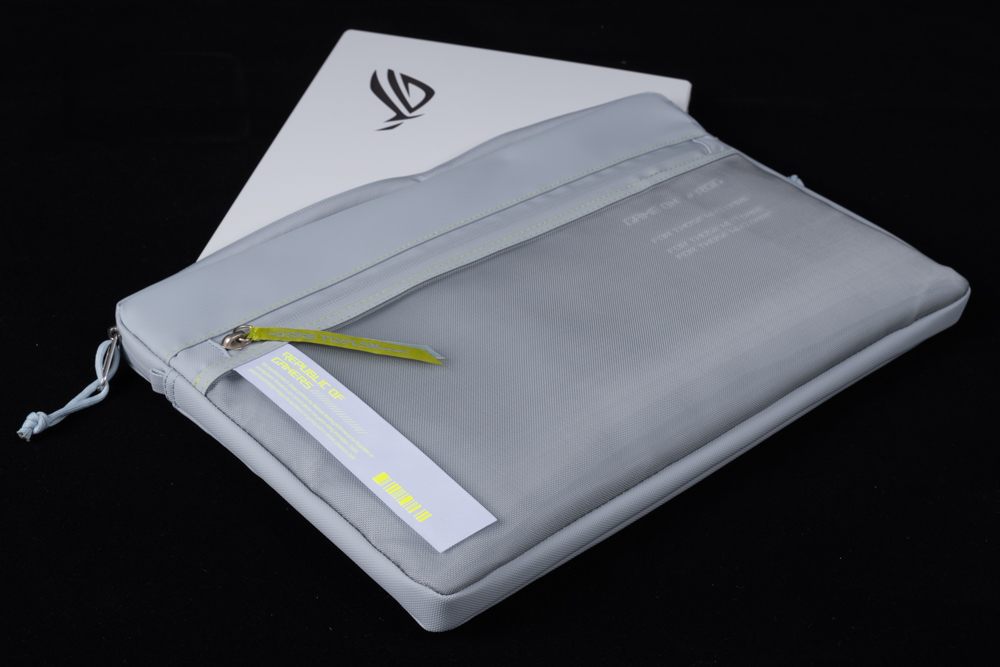 White sleeve with monitor