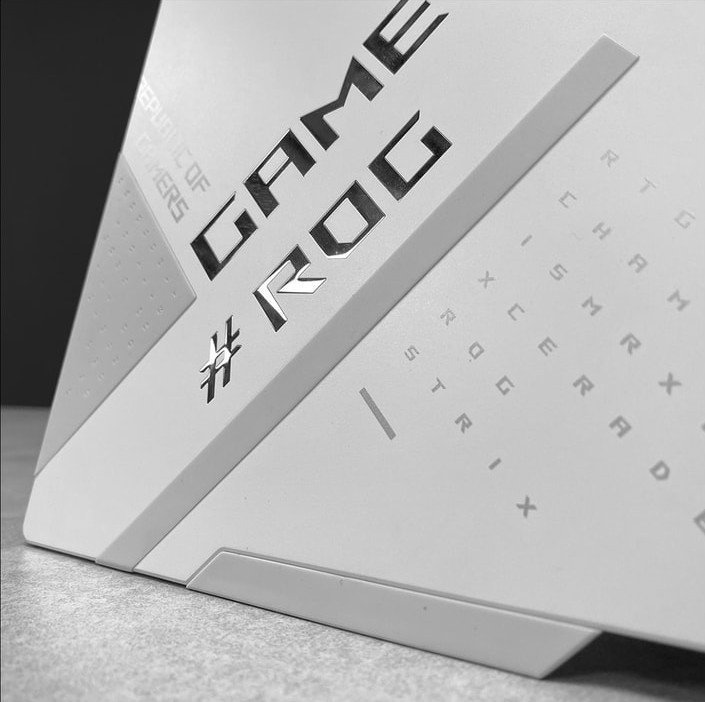 GAME ON #ROG metallic print